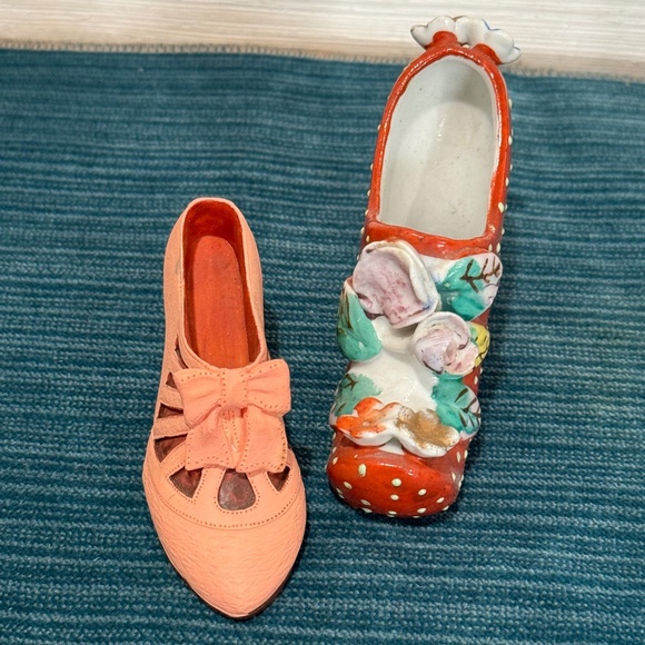 Vintage Mini 1950s And 1960s Japan Porcelain Polka Dot And Peach Shoes - Picture 1 of 6